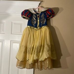 the dress has tiny green stains but i promise they aren’t really noticiable